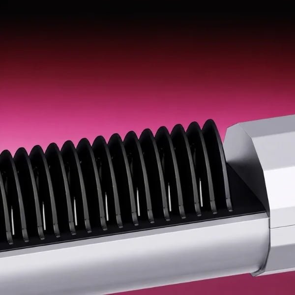 Close-up of the K6 V-shaped comb teeth and slim styling surface