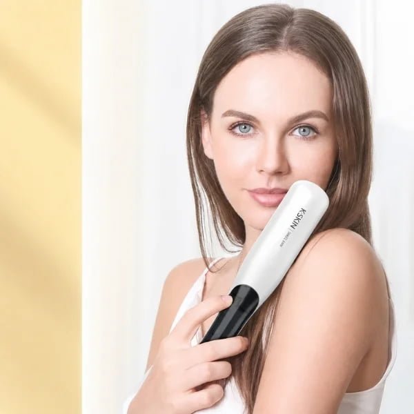 Woman holding the white KD880 steam hair straightening brush