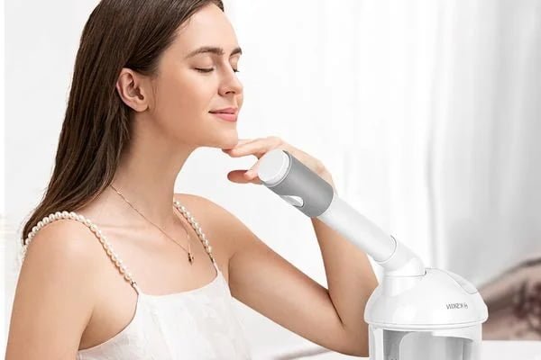 KD2328A facial steamer nozzle hydrating skin in ionic steam mode