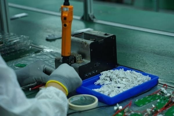 Component assembly workstation